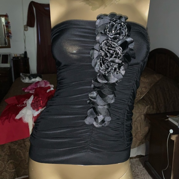 solar Tops - Black or red floral tube top